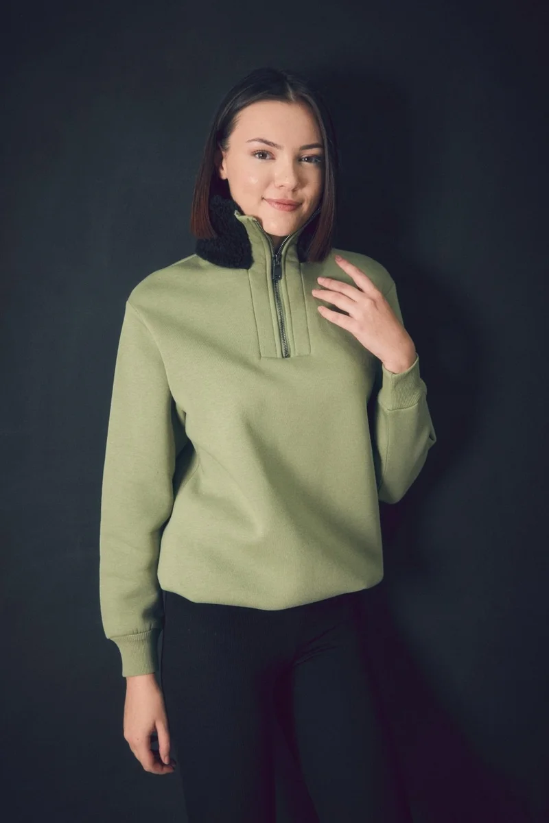 FullaModa Basic Sweatshirt with Plush Collar and Waist Stopper