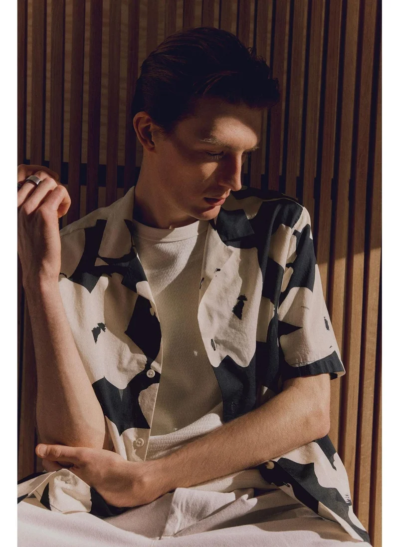 اتش اند ام قميص قطني بقصة عادية للمنتجع