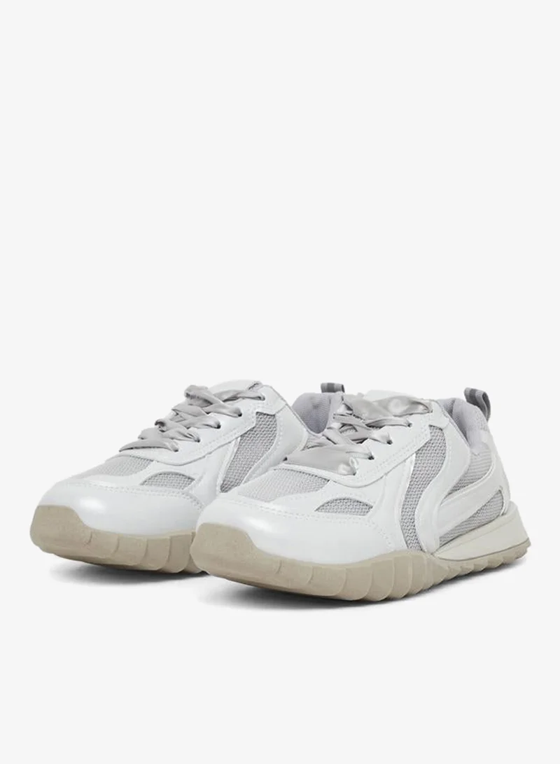 ستايلي اكتيف حذاء رياضي برباط مزين بالدانتيل