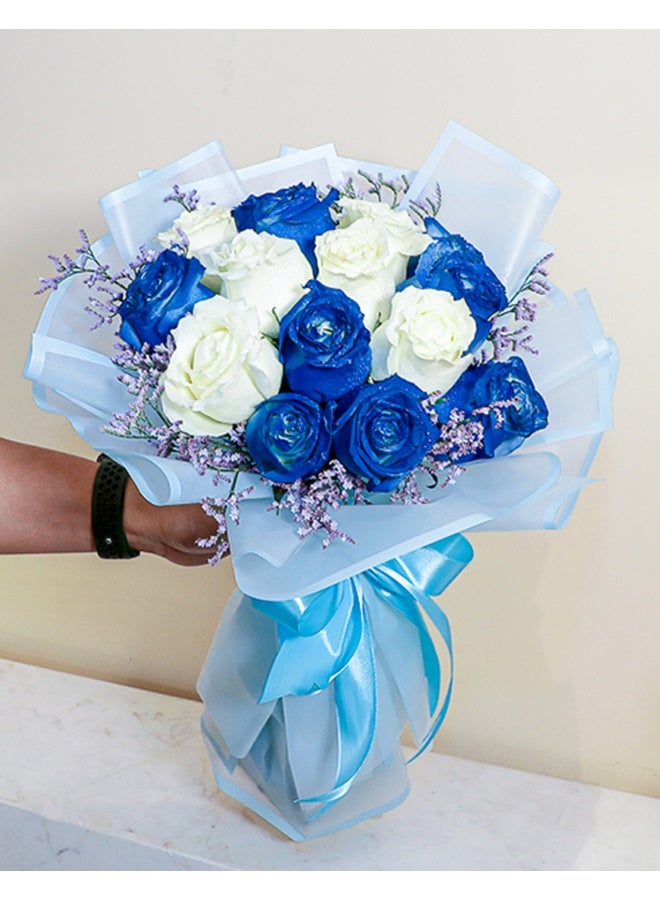 Carmel Flowers باقة زهور زرقاء وبيضاء - Image 2