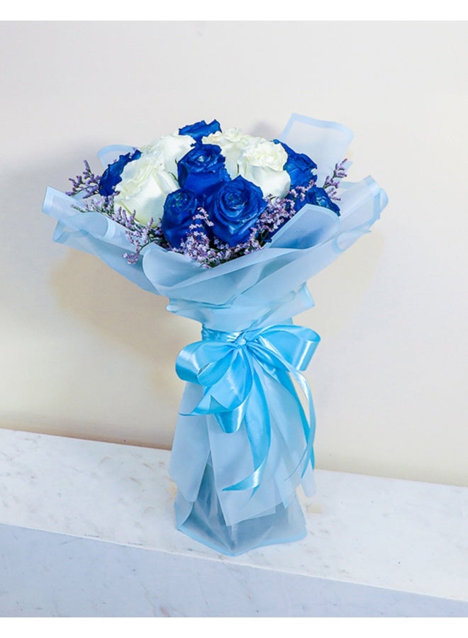 Carmel Flowers باقة زهور زرقاء وبيضاء - Image 1