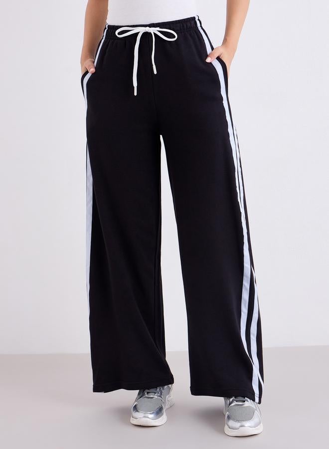 ستايلي جوغر بأرجل واسعة وتفاصيل درزات جانبية - Image 3