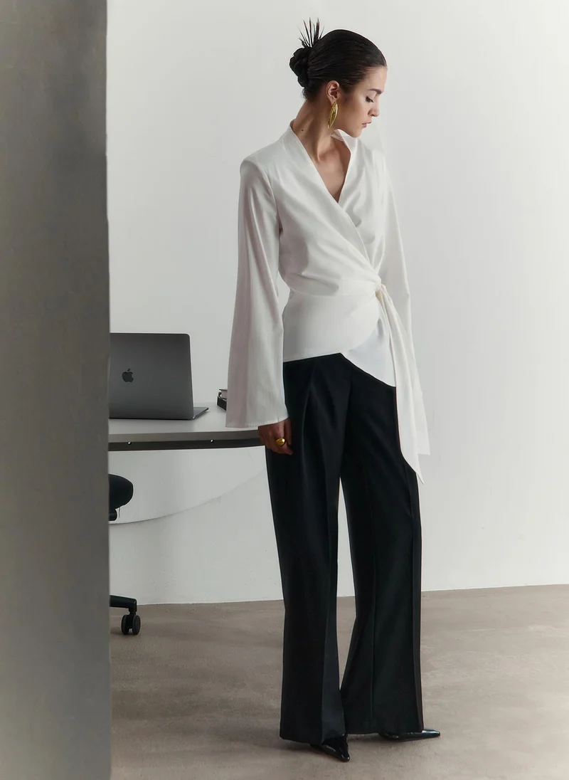 Lichi Loose-fitting suiting trousers with pleats at the front