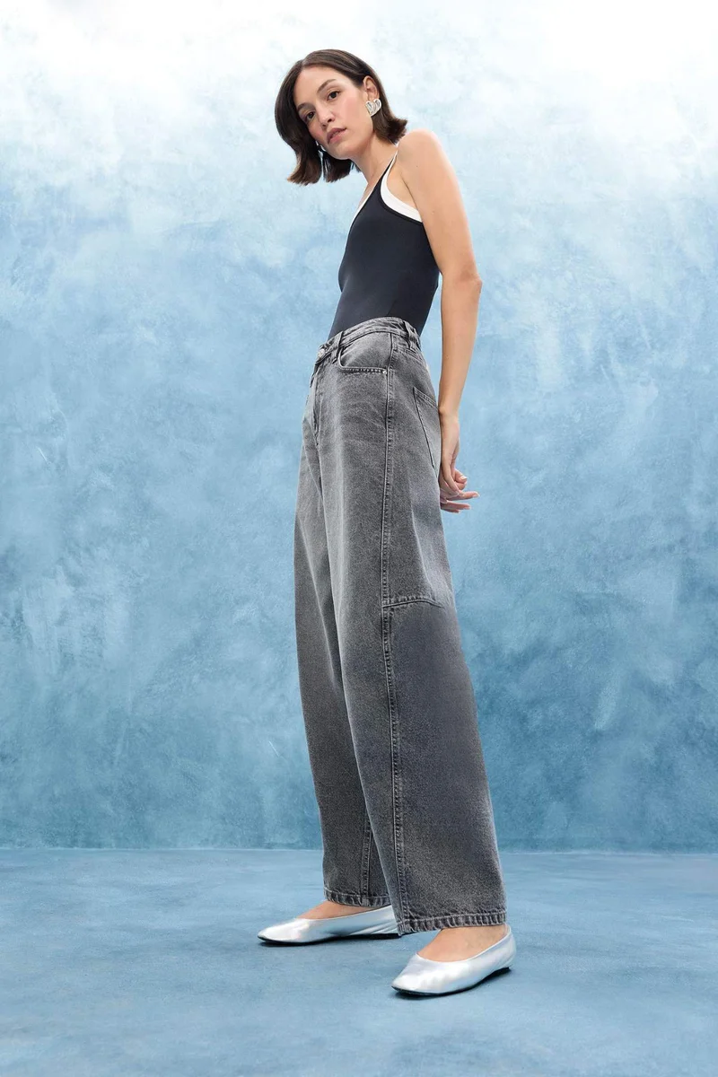ديفاكتو Baggy Fit High Waist Straight Leg Long Jeans
