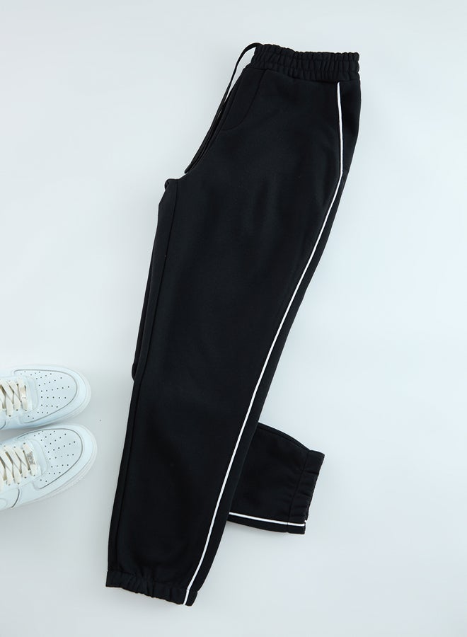 trendyol Black Regular Cut Thick Piping Sweatpants TMNAW25EA00001  - Image 2