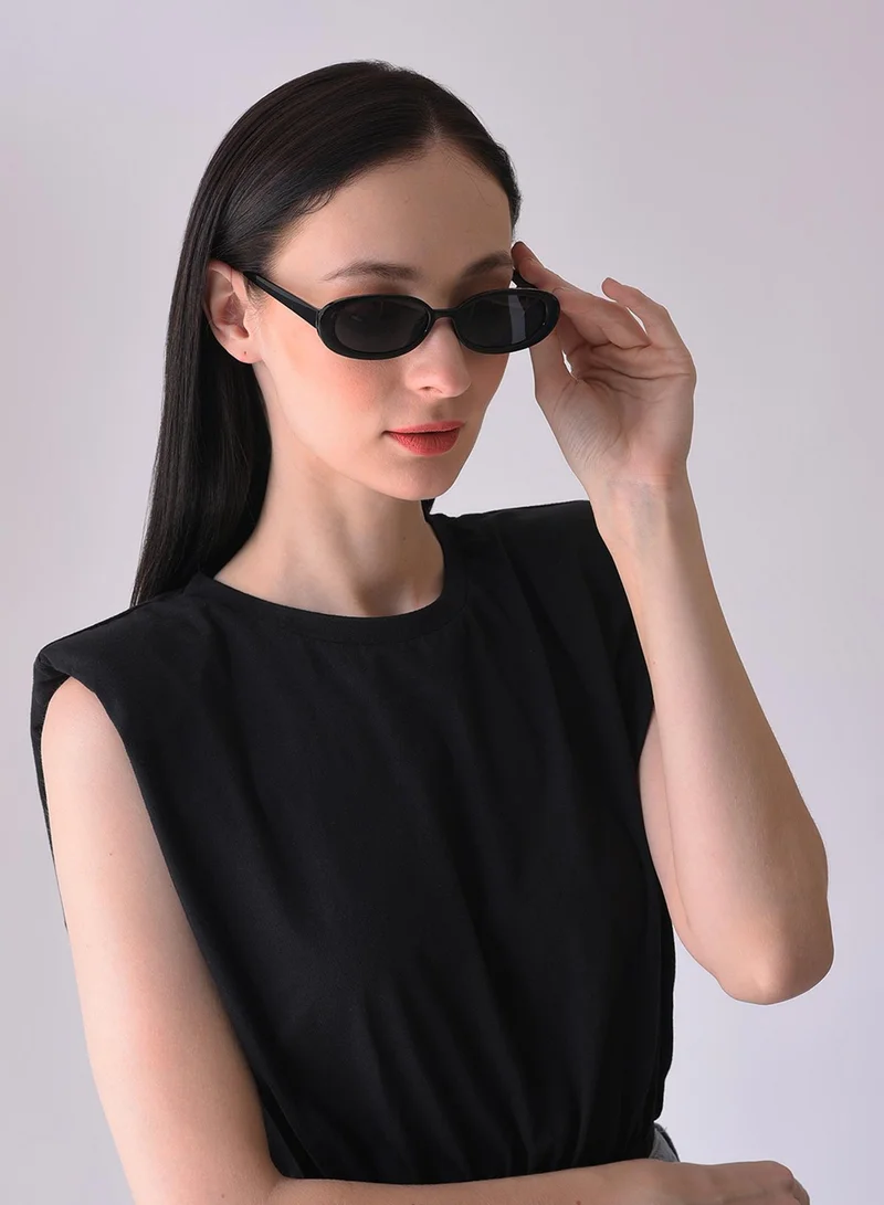 صوص هاوت Black Lens Black Oval Sunglasses