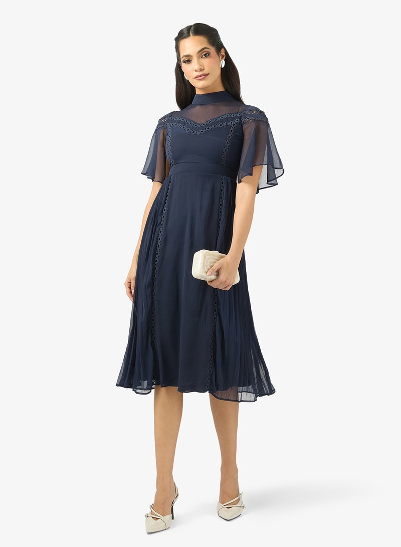 فروك اند فرل فستان مزين بتفاصيل شبكية - Image 4