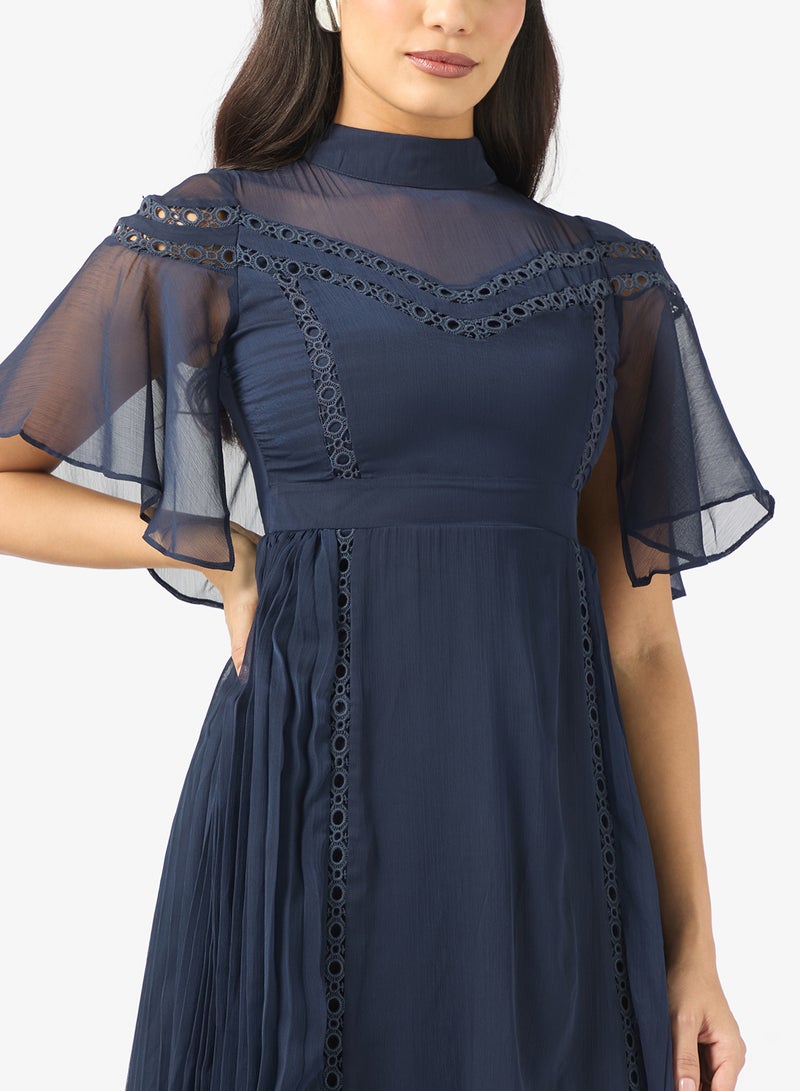 فروك اند فرل فستان مزين بتفاصيل شبكية - Image 3