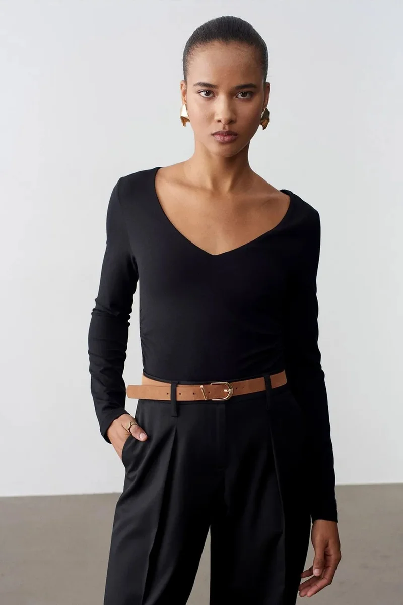 DILVIN Slim Fit V-Neck Knit Blouse