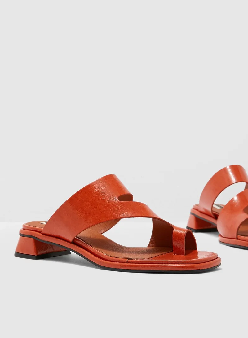 TOPSHOP Noah Vegan Low Toe Loop Sandal - Orange