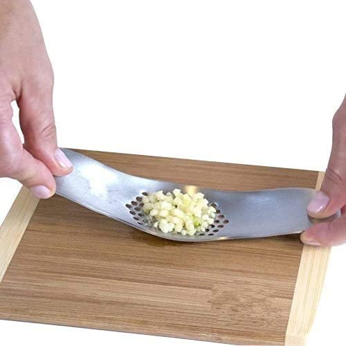 Fu Store Garlic Press 304 Stainless Steel Garlic Rocker Mincer Food Grade with Silicone Peeler Garlics, Color Random Peeler - Image 2