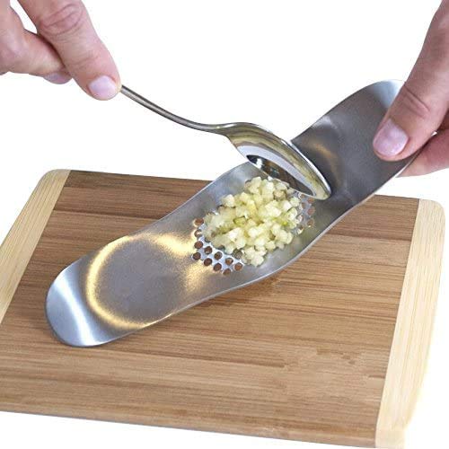 Fu Store Garlic Press 304 Stainless Steel Garlic Rocker Mincer Food Grade with Silicone Peeler Garlics, Color Random Peeler - Image 5