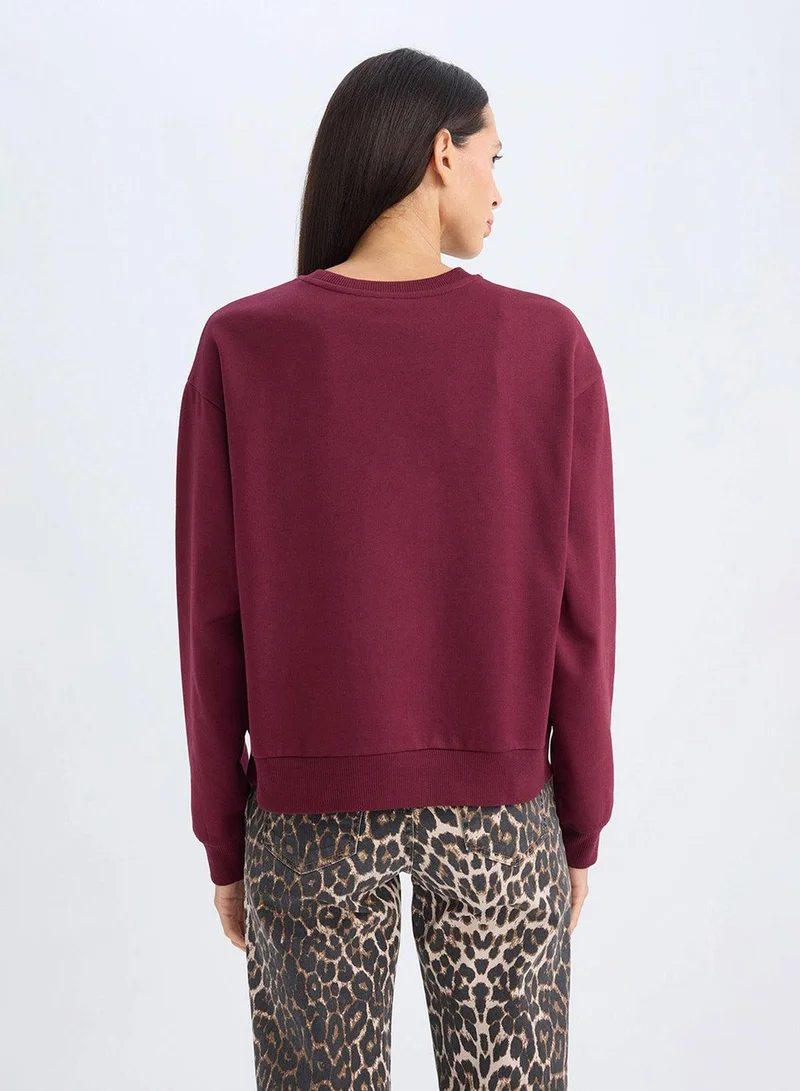 ديفاكتو سويت شيرت مطبوع بياقة دائرية وقصة عادية خفيف الوزن