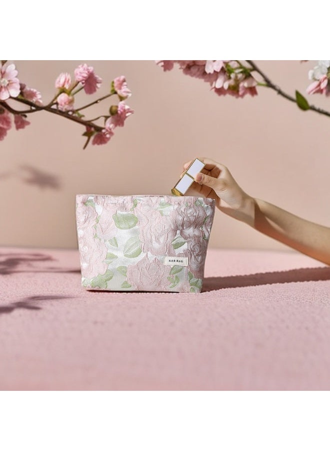 حقيبة مستحضرات تجميل مطبوعة بسحاب، تستخدم لتخزين مستحضرات التجميل ومنتجات العناية بالبشرة ولوازم الحمام وتخزين طلاء الأظافر وغيرها من مستلزمات التجميل، حقيبة سفر 26*18*5 سم - Image 1