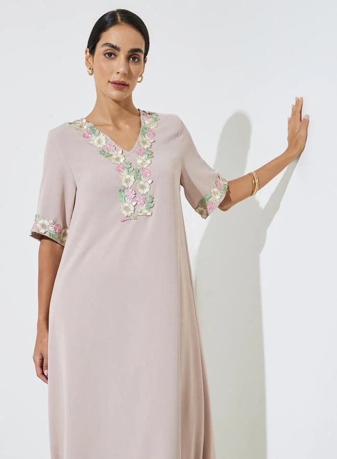 أميرة Beige Floral Lace Trim V Neck Jalabiya