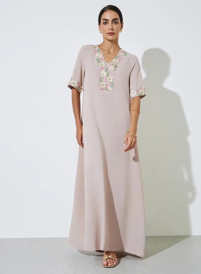 أميرة Beige Floral Lace Trim V Neck Jalabiya