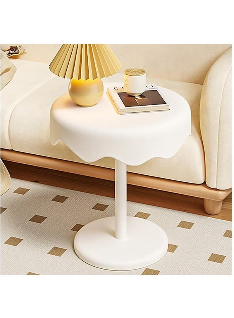 عربست طاولة جانبية بلاستيكية مستديرة - طاولة جانبية بلاستيكية مستديرة - طاولة جانبية مدمجة ذات حافة متموجة ناعمة لغرفة المعيشة أو الشرفة أو غرفة النوم (أبيض) - Image 1