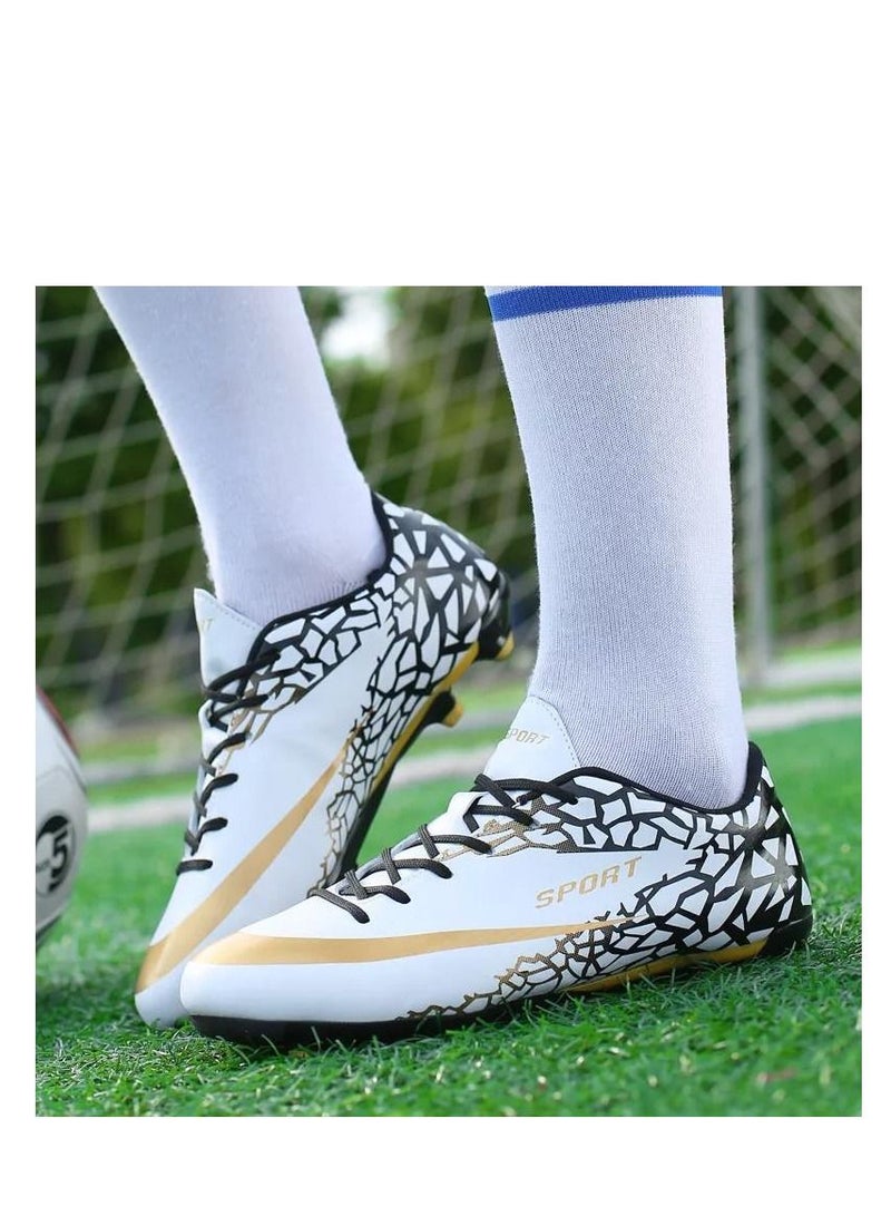 واي آند دي حذاء رياضي لتدريب كرة القدم في الهواء الطلق مع مانع للانزلاق أبيض/ أسود  - Image 4