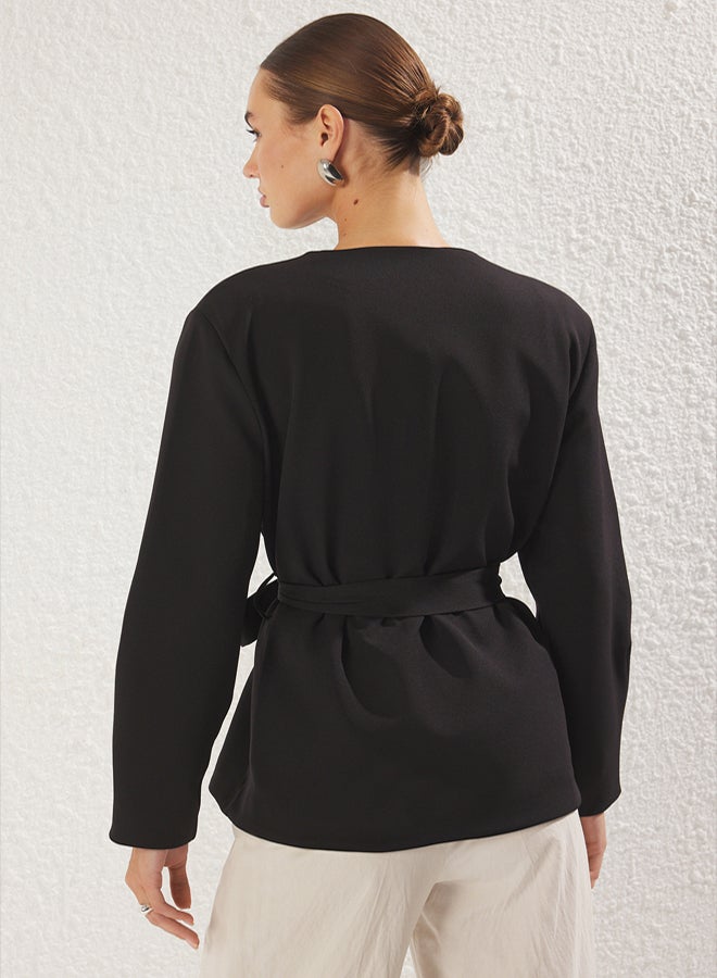 trendyol جاكيت بلازر منسوج مزدوج الصدر بتفاصيل ربط سوداء - Image 4