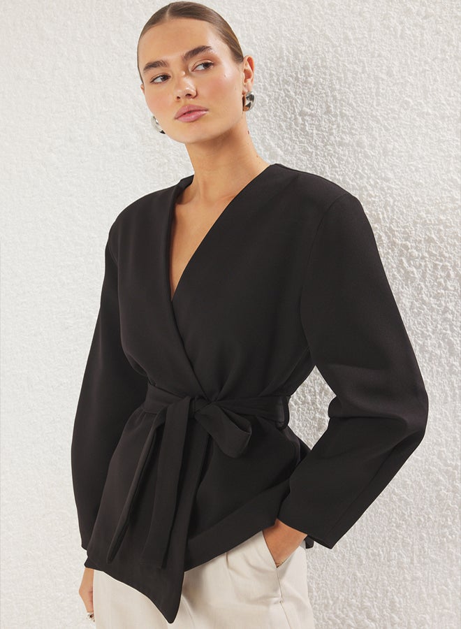 trendyol جاكيت بلازر منسوج مزدوج الصدر بتفاصيل ربط سوداء - Image 2