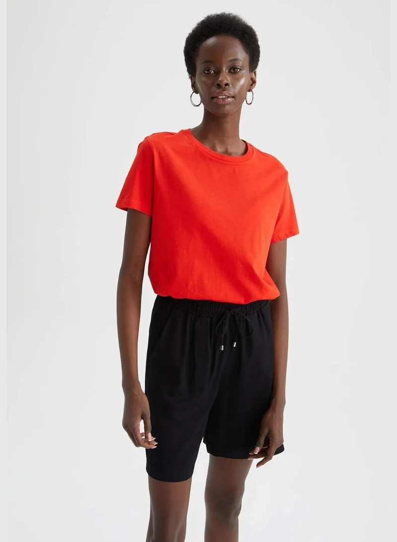 ديفاكتو Short Sleeve Regular Fit Crew Neck T-Shirt