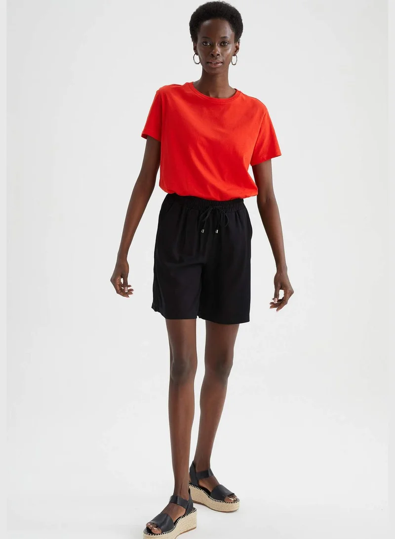 ديفاكتو Short Sleeve Regular Fit Crew Neck T-Shirt