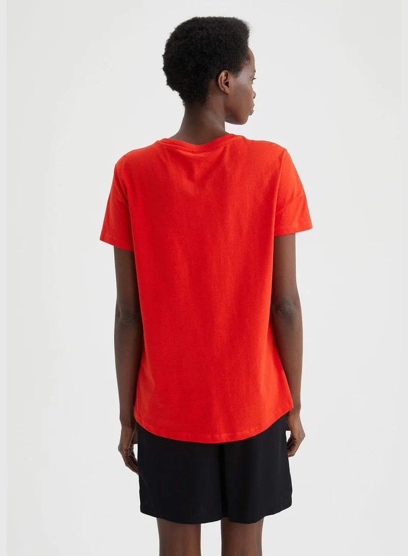 ديفاكتو Short Sleeve Regular Fit Crew Neck T-Shirt