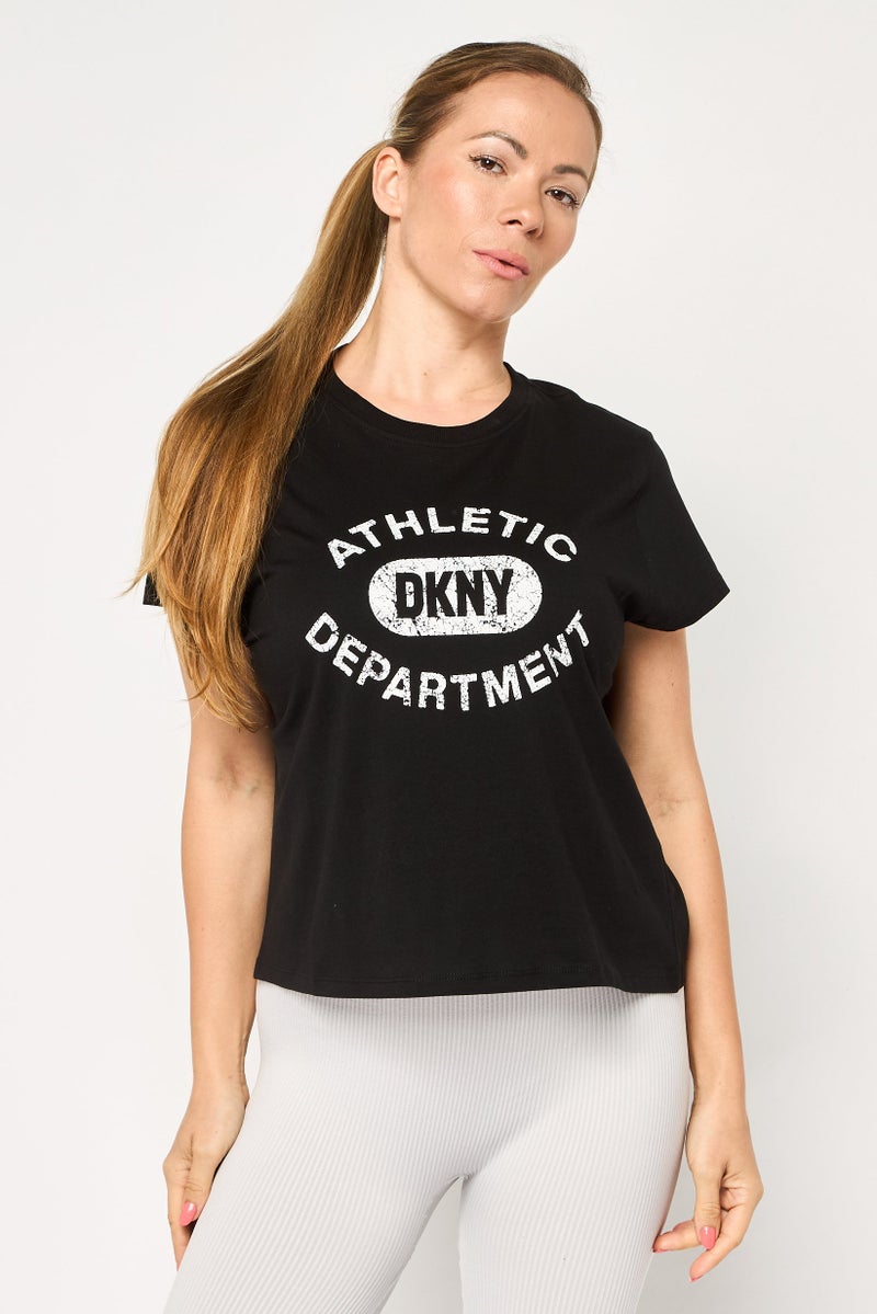 DKNY تي شيرت رياضي نسائي قصير الأكمام في الهواء الطلق، أسود - Image 1