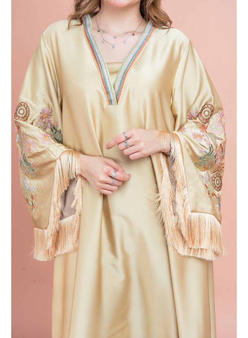 اكسا جلابية مطرزة بأكمام لامعة - Image 4