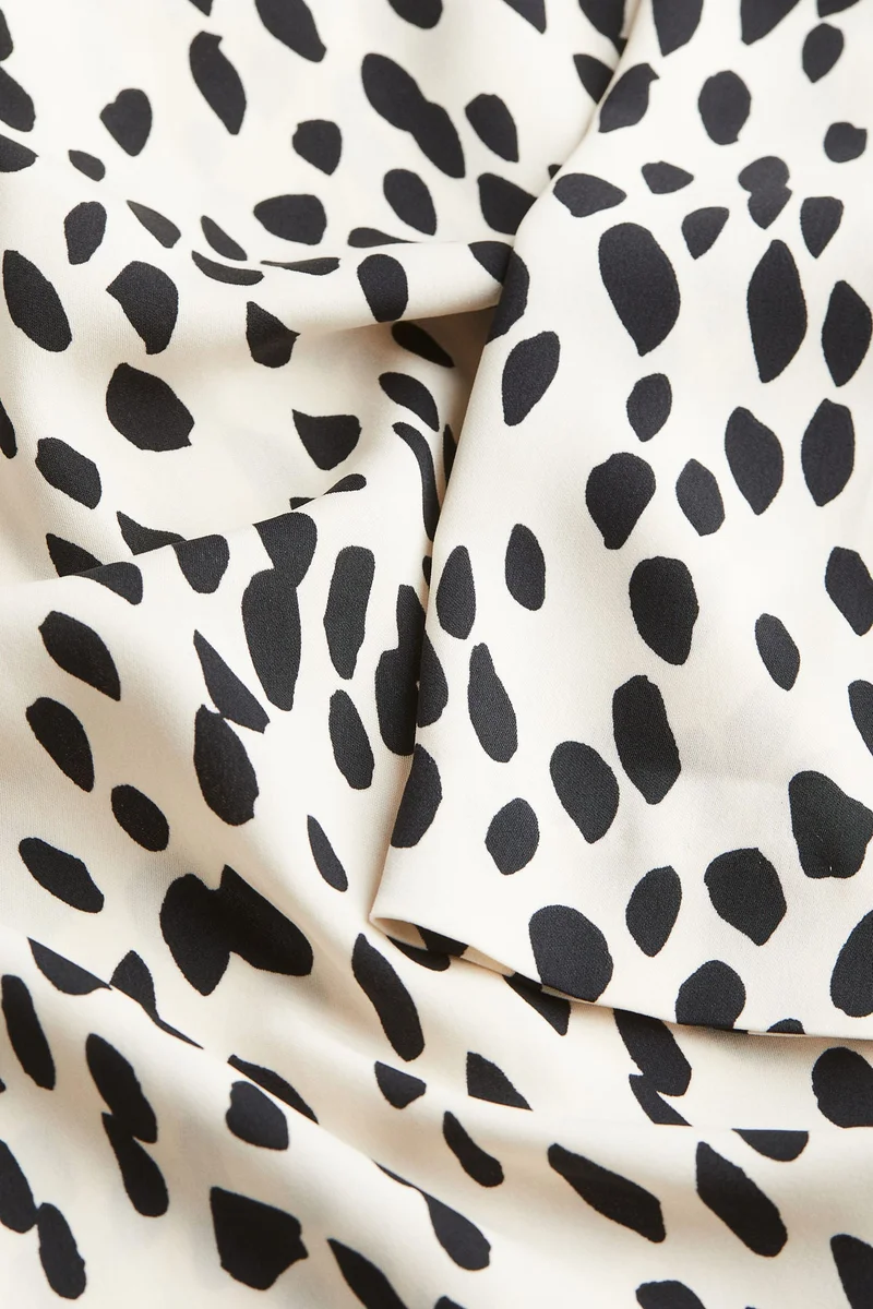 اتش اند ام فستان بتصميم ملفوف