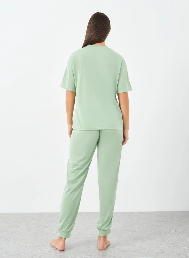 ستايلي Styli Slogan Drop Shoulder Stripe Sleeve T-Shirt and Joggers Set