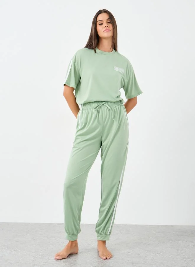 ستايلي Styli Slogan Drop Shoulder Stripe Sleeve T-Shirt and Joggers Set