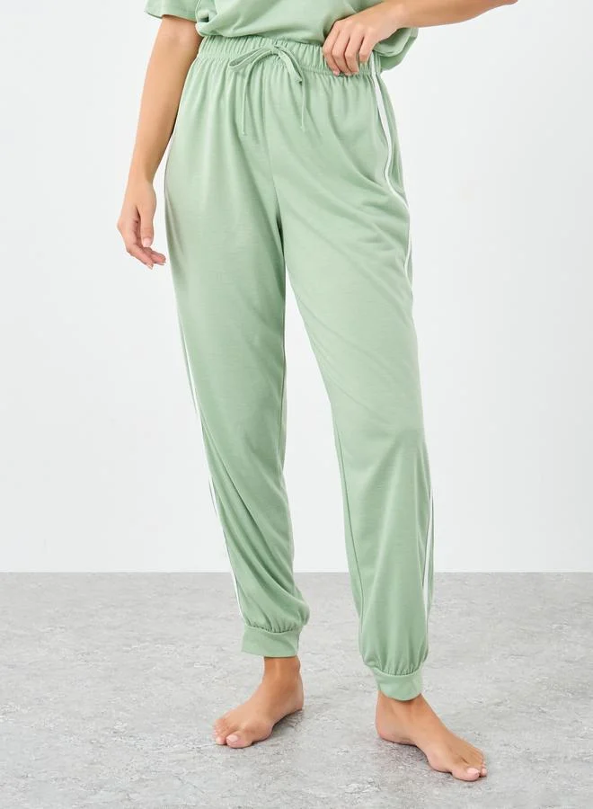 ستايلي Styli Slogan Drop Shoulder Stripe Sleeve T-Shirt and Joggers Set
