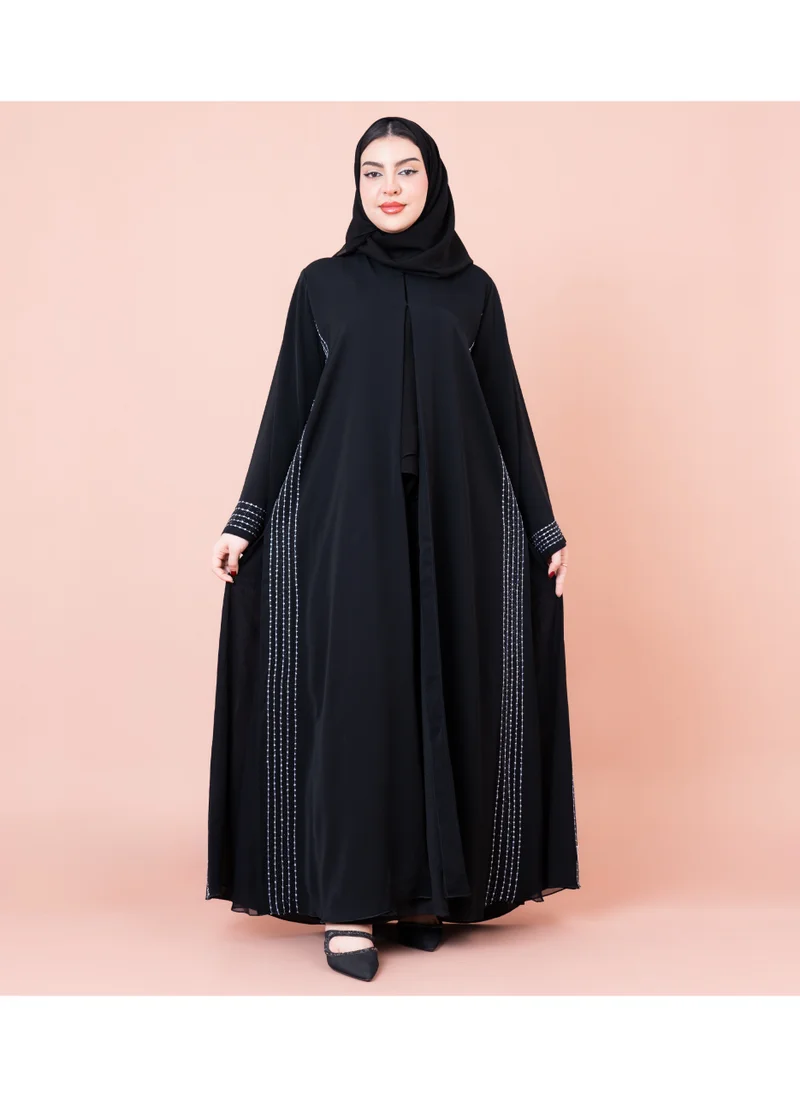 اكسا عباية انيقة خطوط بيضاء