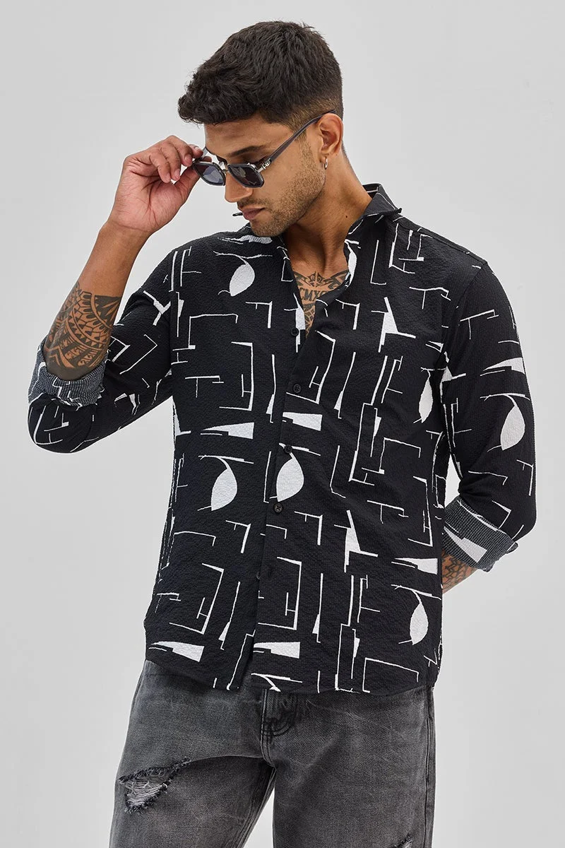 سنيتش قميص أسود مطاطي بقصة ضيقة بنقوش مجردة