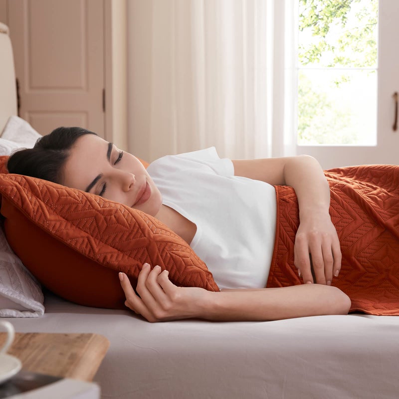 LEAONME Full/Queen Quilt Set 3 Pieces, Lightweight Burnt Orange/Rust Bedspread-90''x98'', Soft Microfiber Summer Quilt, Luxurious Warm Coverlet Set for All Seasons (Includes 1 Quilt, 2 Shams) - Image 5