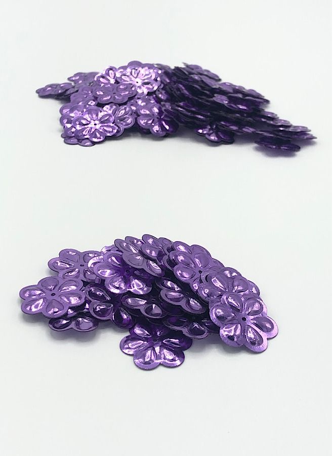 Pack of 420 Pieces Flower Shaped Center Hole Loose Spangles or Sequins 18 Millimetre - Image 2