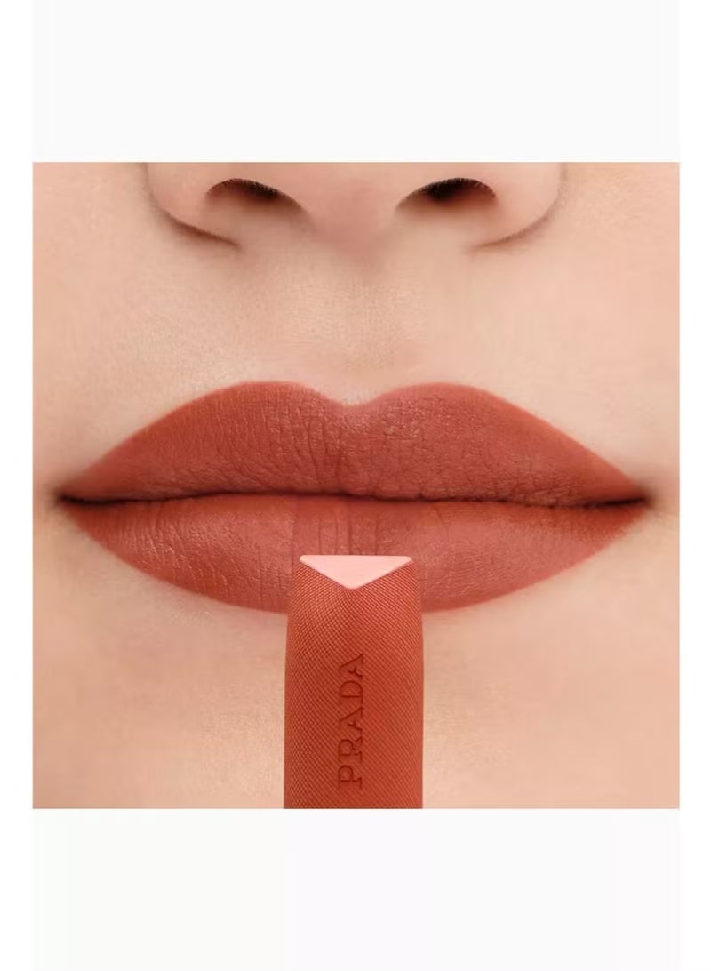 برادا أحمر الشفاه "برادا مونوكروم هايبر مات" (Prada Monochrome Hyper Matte) - الدرجة O77 Arancio - 3.9 جم | لون شفاه مطفي - Image 3