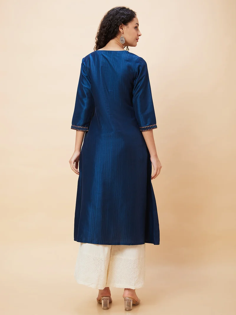 جلو باص Women Embroidered V-Neck A-Line Kurta