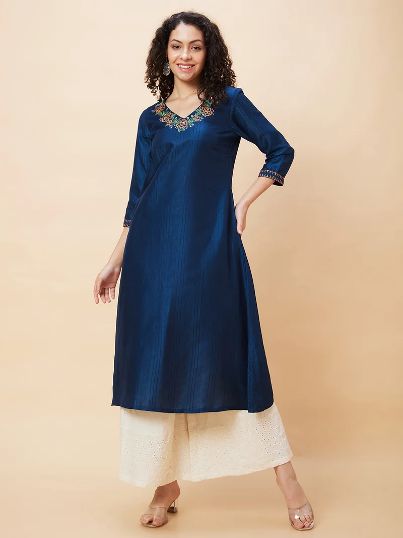 جلو باص Women Embroidered V-Neck A-Line Kurta
