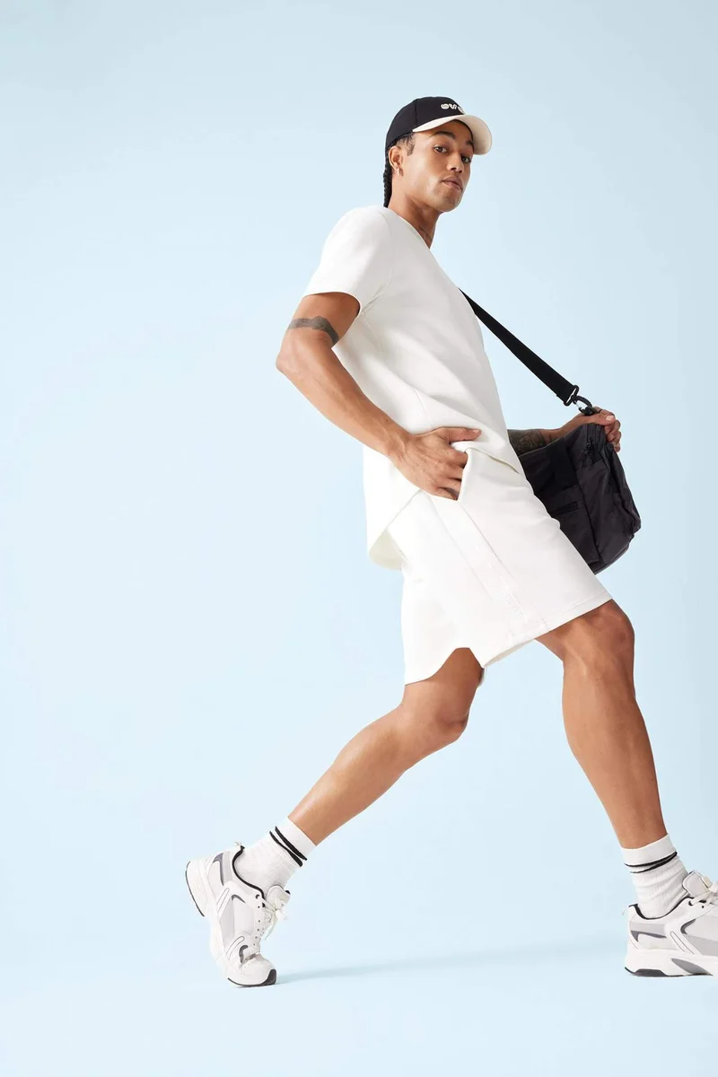 ديفاكتو Standard Fit Printed Short Leg Shorts