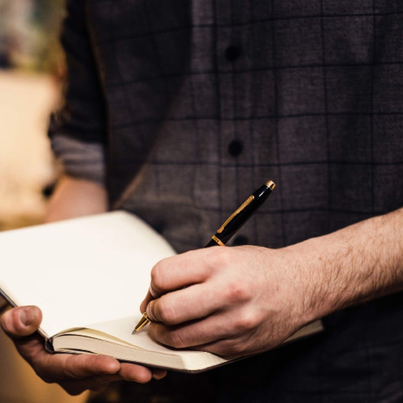 Cross قلم حبر جاف قابل لإعادة التعبئة من كروس سنتشري II، قلم متوسط، يشمل علبة هدايا فاخرة - أسود ميكرو-نيرل - Image 2