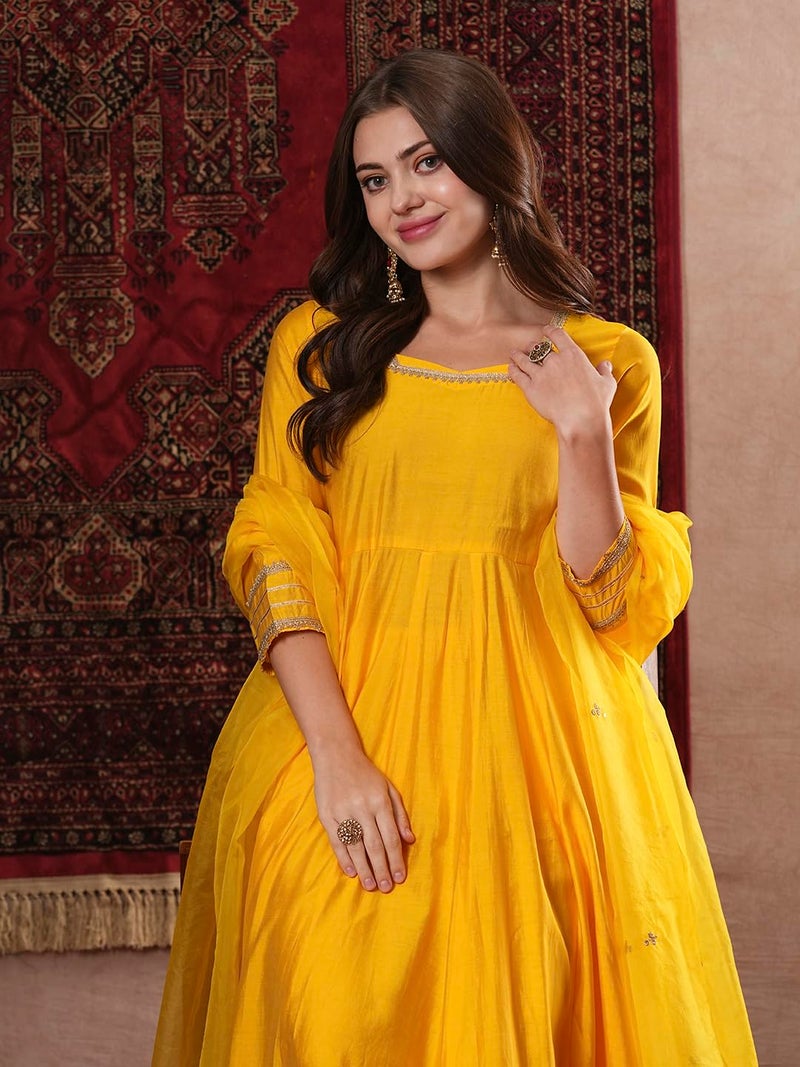 GoSriKi قميص أناركالي صلب من مزيج الرايون للسيدات من GoSriKi مع بنطلون ودوباتا (SITAPATI YELLOW-VKS01-GS_M_Yellow_Medium) - Image 5