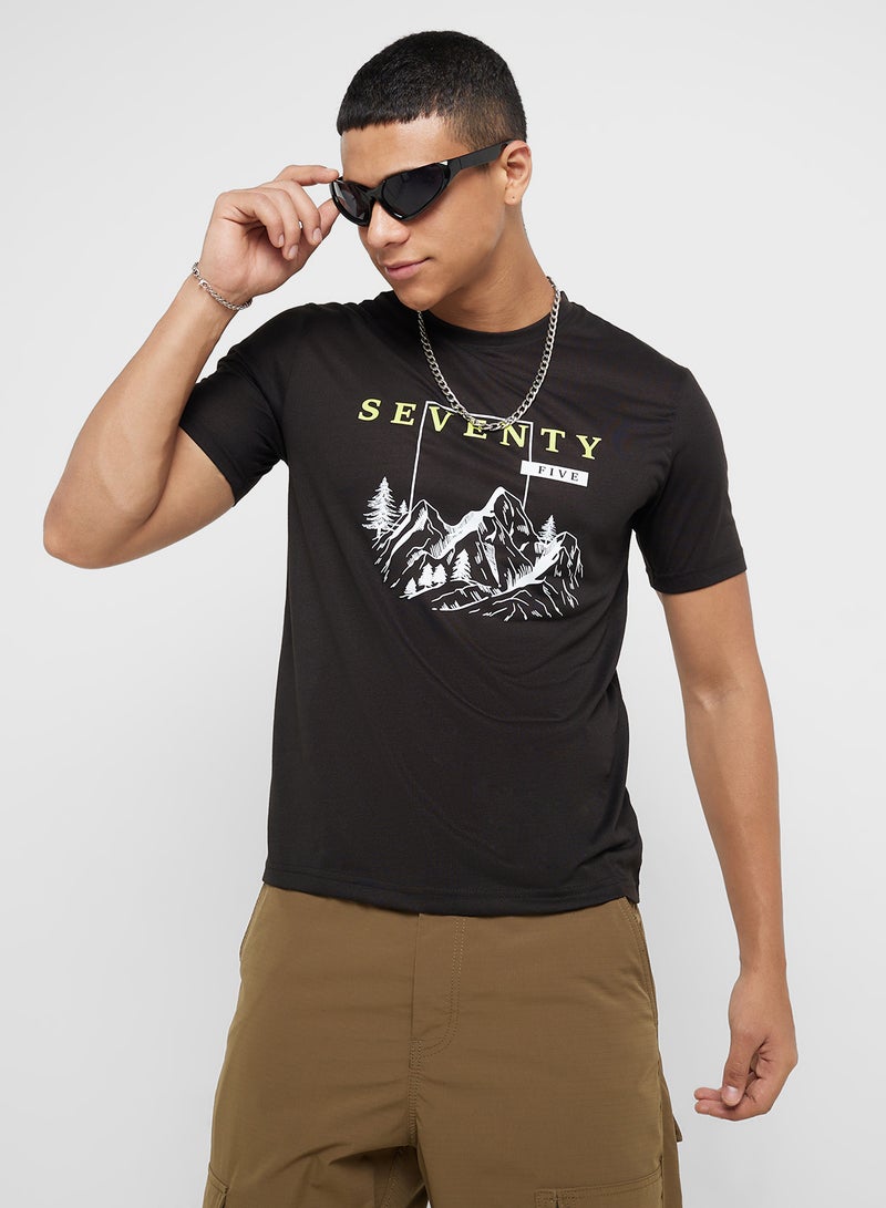 سفنتي فايف تيشيرت بطباعة جرافيك - Image 1