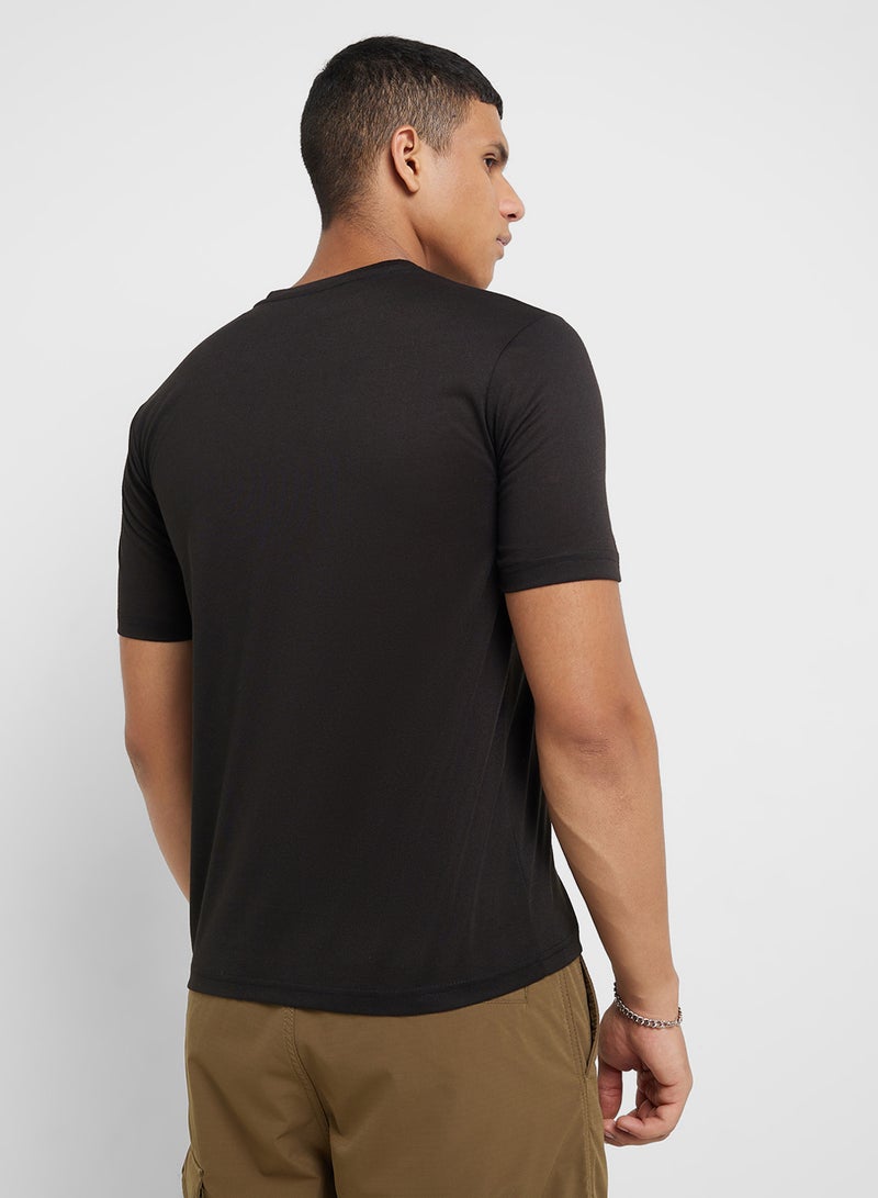 سفنتي فايف تيشيرت بطباعة جرافيك - Image 2