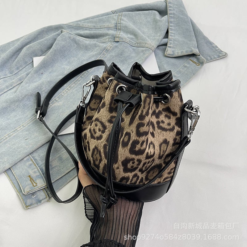 Style Simple Retro Shoulder Handbag Leopard Print Drawstring Fashionable Niche Design Crossbody Underarm Bucket Bag - Image 1