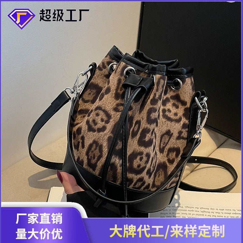 Style Simple Retro Shoulder Handbag Leopard Print Drawstring Fashionable Niche Design Crossbody Underarm Bucket Bag - Image 2