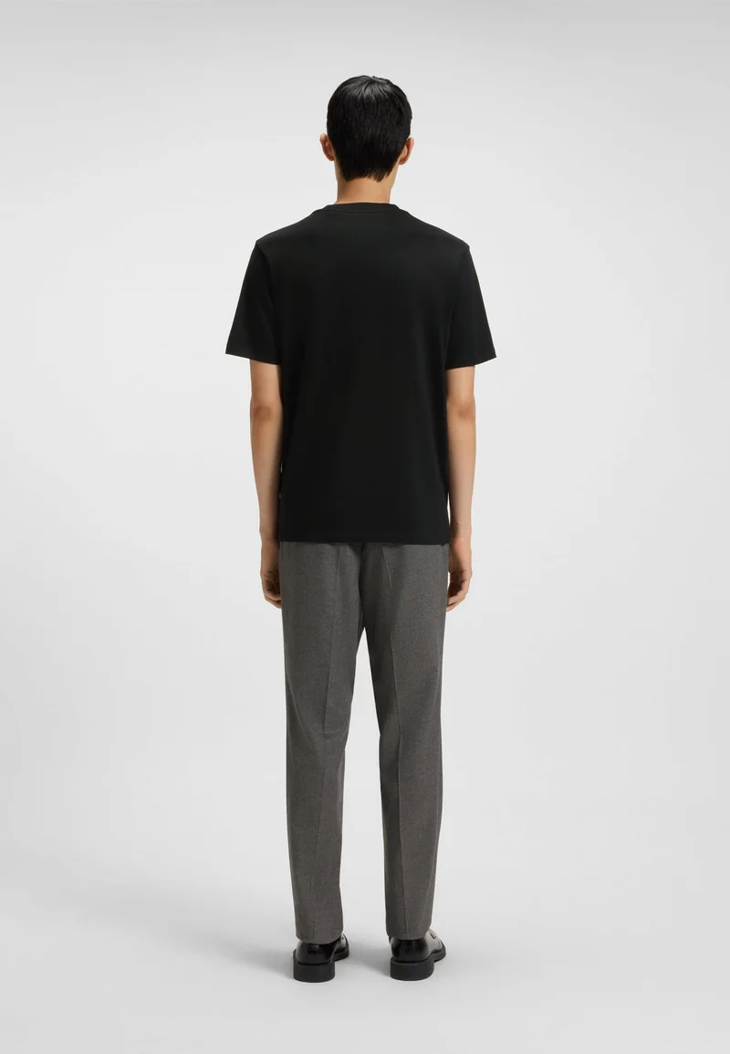 هوجو تيشيرت قطني مطبوع بشعار مطاطي