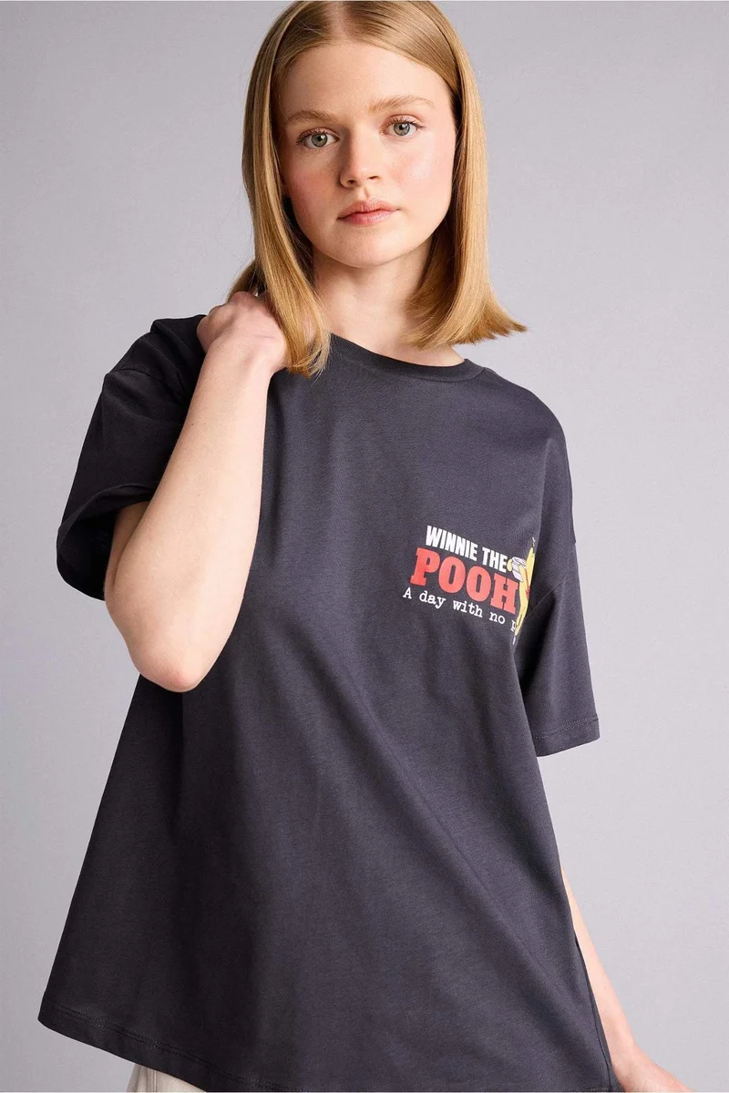 ديفاكتو Winnie The Pooh Licensed Oversize Fit Crew Neck Printed Short Sleeve T-Shirt