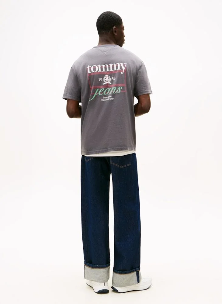 تومي جينز تيشيرت بياقة دائرية مزين بشعار العلامة التجارية